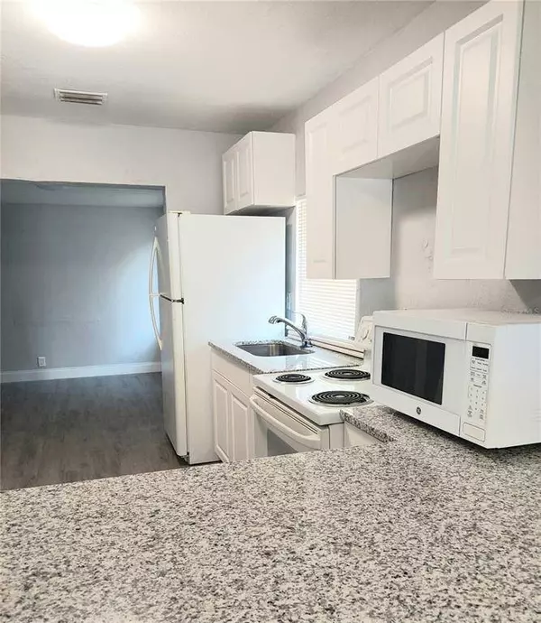 590 SHADY PL, Daytona Beach, FL 32114