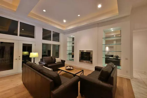 9315 SHADY BEND CT, Indianapolis, IN 46256