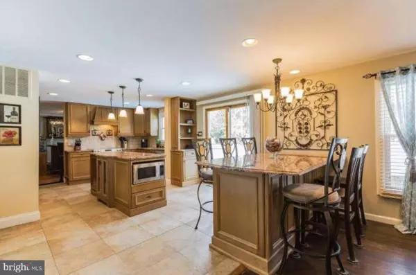 201 WOODBINE DR, Marlton, NJ 08053