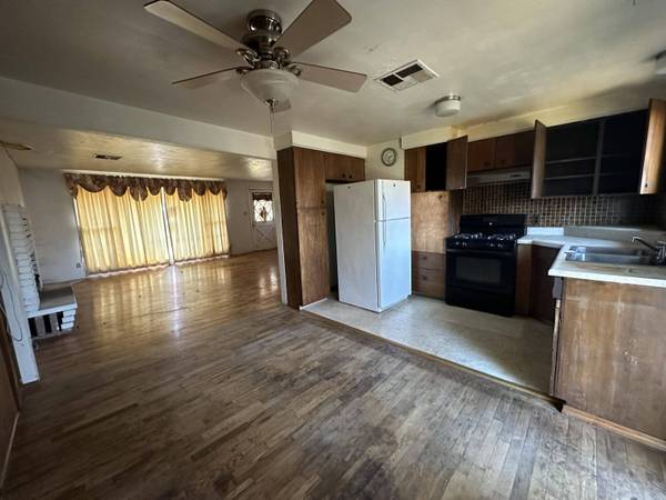 204 Bain ST, Talent, OR 97540