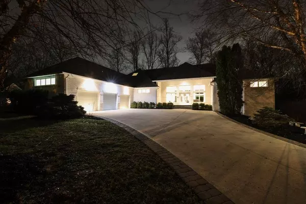 9315 SHADY BEND CT, Indianapolis, IN 46256