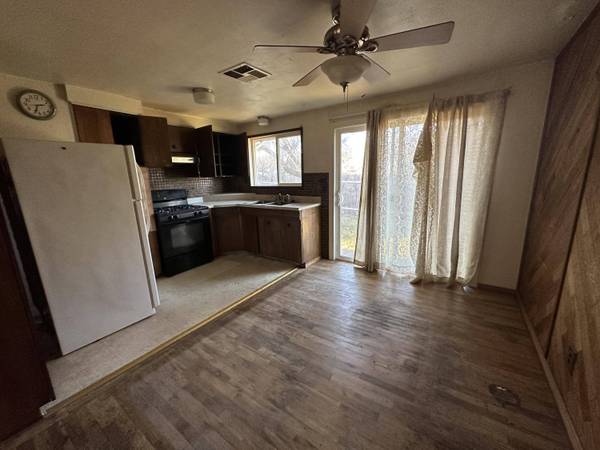 204 Bain ST, Talent, OR 97540