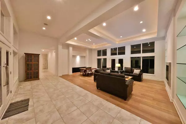 9315 SHADY BEND CT, Indianapolis, IN 46256