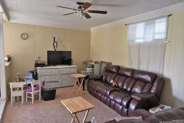 5313 Swann Ln, Kirby, TX 78219