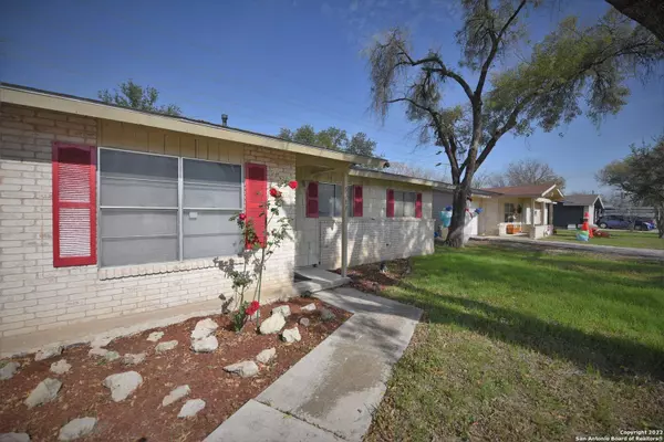 5313 Swann Ln, Kirby, TX 78219