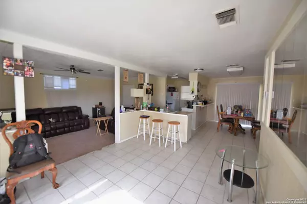 5313 Swann Ln, Kirby, TX 78219