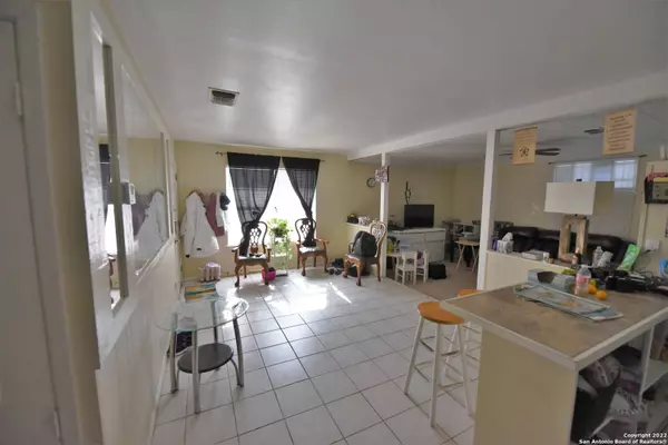 5313 Swann Ln, Kirby, TX 78219