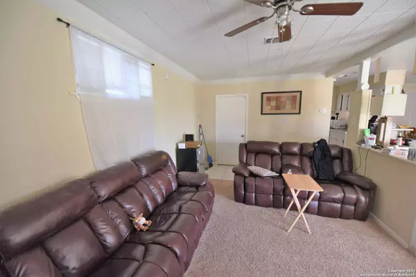 5313 Swann Ln, Kirby, TX 78219