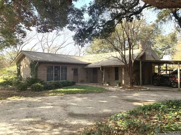 696 CR 373, Uvalde, TX 78801