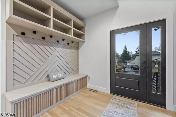 14 Mount Washington Dr, Clifton City, NJ 07013