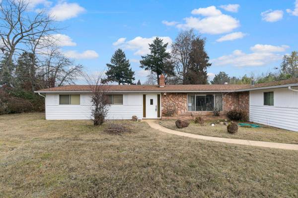 1235 SW Greenwood AVE, Grants Pass, OR 97526