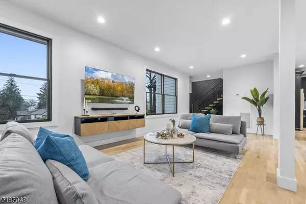 14 Mount Washington Dr, Clifton City, NJ 07013