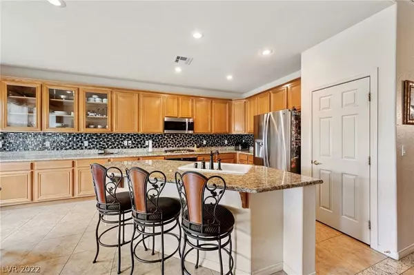 7821 Brookfield Cove Avenue, Las Vegas, NV 89131