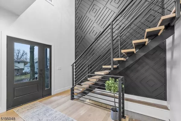 14 Mount Washington Dr, Clifton City, NJ 07013