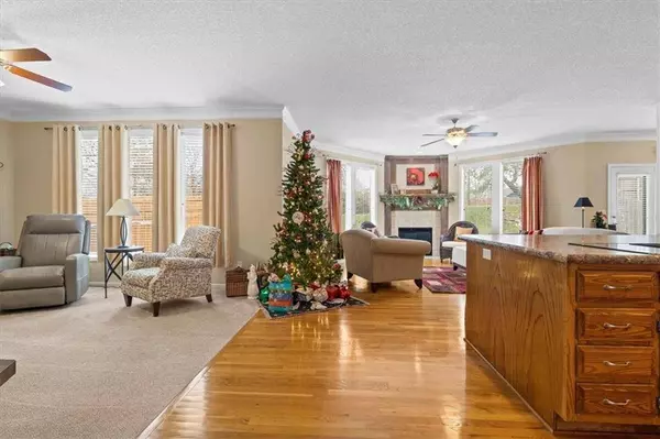 9327 Rosner DR, Lenexa, KS 66219