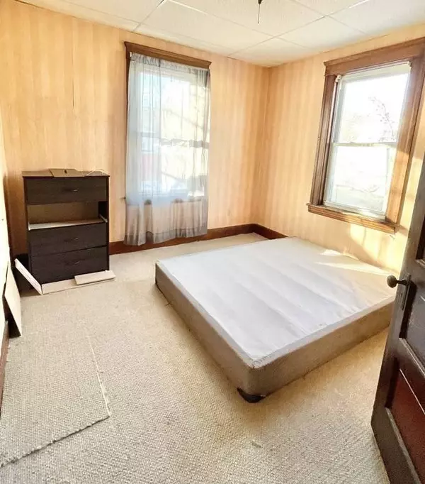 1319 Main St, Worcester, MA 01603