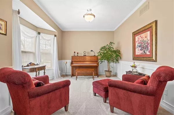 9327 Rosner DR, Lenexa, KS 66219