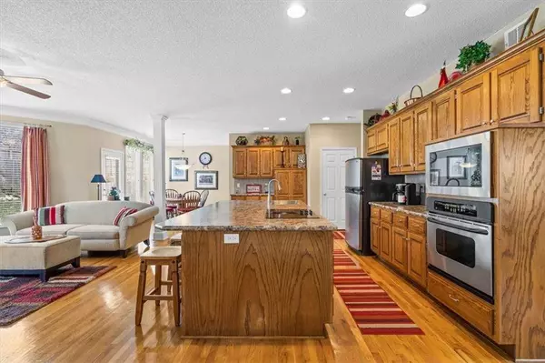 9327 Rosner DR, Lenexa, KS 66219