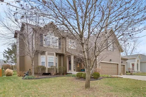 9327 Rosner DR, Lenexa, KS 66219