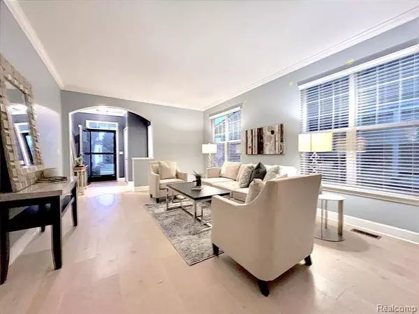 2044 PINE LAKE Trail, Keego Harbor, MI 48320