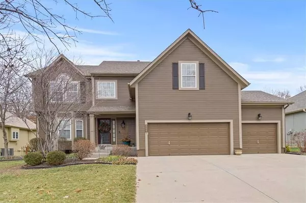 9327 Rosner DR, Lenexa, KS 66219