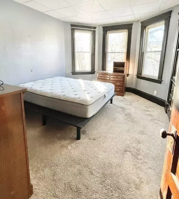 1319 Main St, Worcester, MA 01603