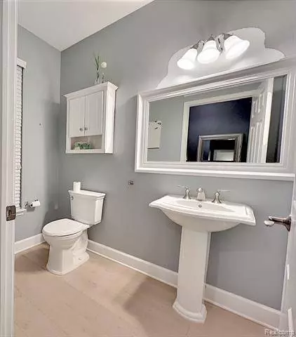 2044 PINE LAKE Trail, Keego Harbor, MI 48320