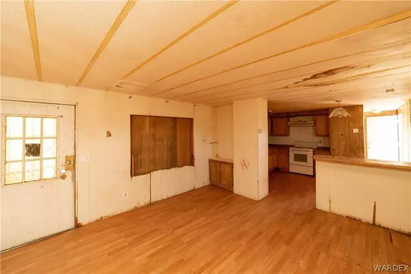 423 S Magma RD, Golden Valley, AZ 86413