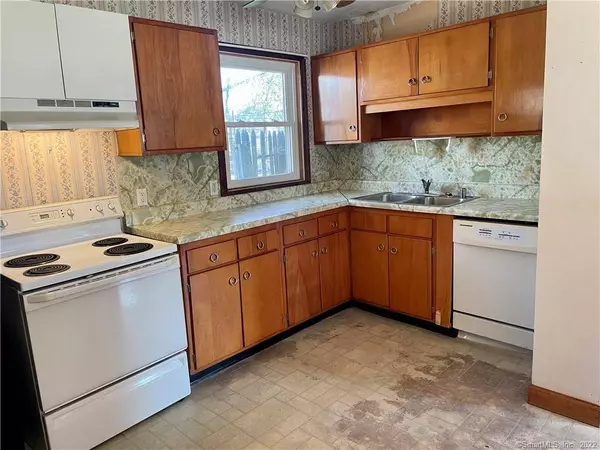 5 Hickory Lane, Enfield, CT 06082