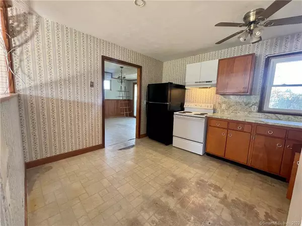 5 Hickory Lane, Enfield, CT 06082