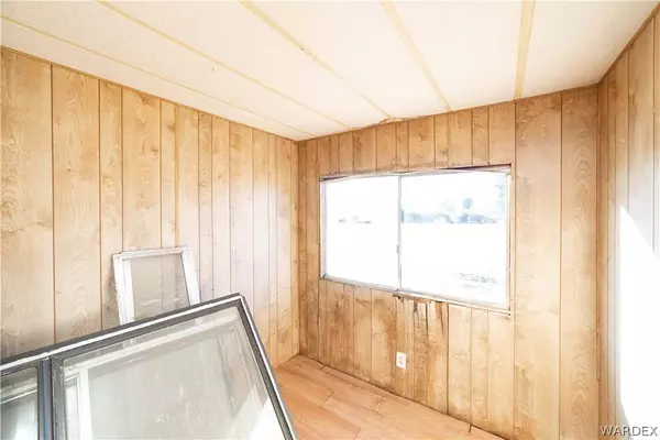 423 S Magma RD, Golden Valley, AZ 86413