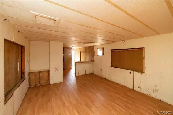 423 S Magma RD, Golden Valley, AZ 86413