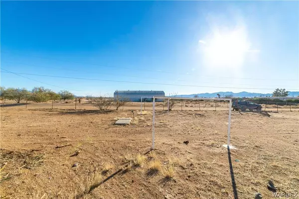 423 S Magma RD, Golden Valley, AZ 86413