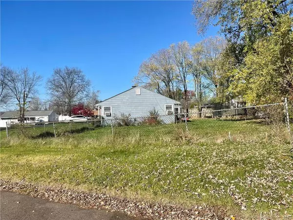 5 Hickory Lane, Enfield, CT 06082