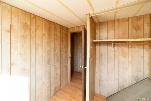 423 S Magma RD, Golden Valley, AZ 86413