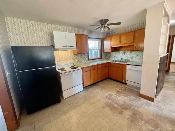 5 Hickory Lane, Enfield, CT 06082