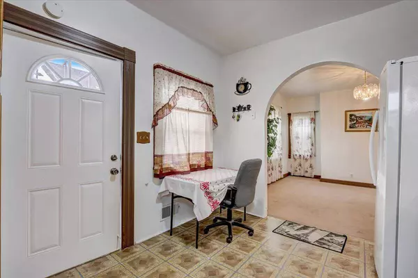 1722 S 16th St, Milwaukee, WI 53204