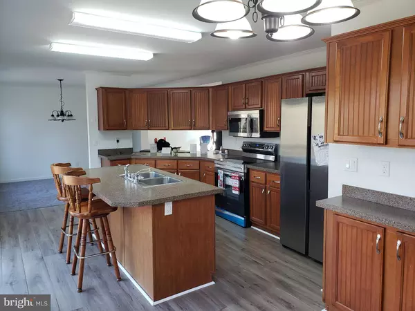 471 OAK FOREST LN, Berkeley Springs, WV 25411