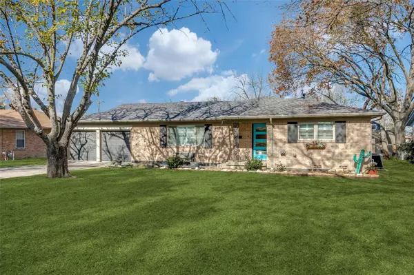 813 E Worth Street, Grapevine, TX 76051