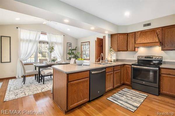 8911 MEADOW FARM Drive, Green Oak Twp, MI 48116