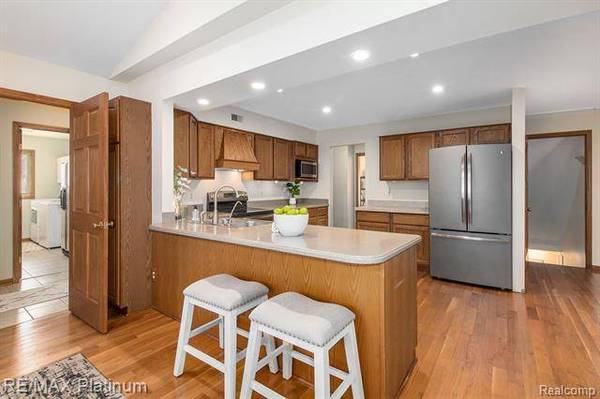 8911 MEADOW FARM Drive, Green Oak Twp, MI 48116