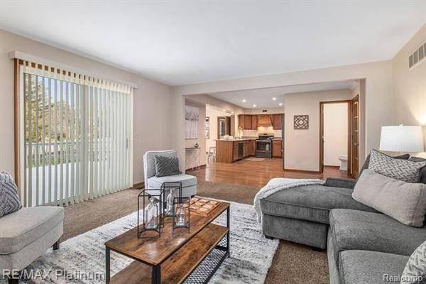 8911 MEADOW FARM Drive, Green Oak Twp, MI 48116