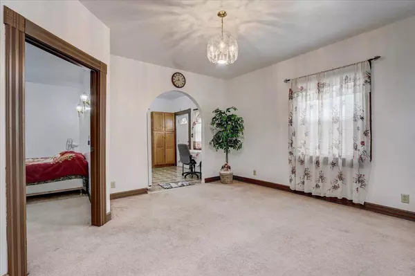 1722 S 16th St, Milwaukee, WI 53204