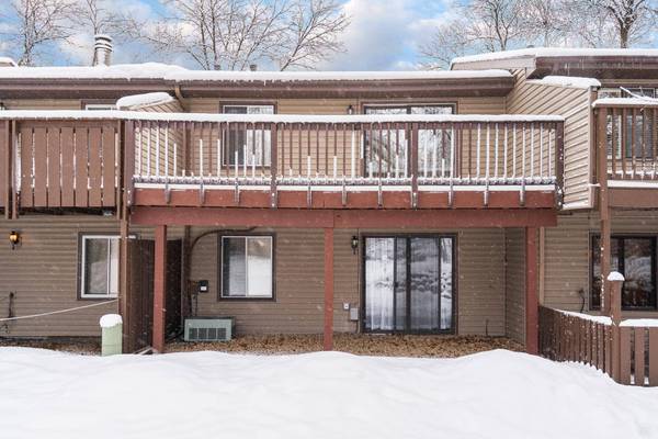 164 River Woods LN, Burnsville, MN 55337