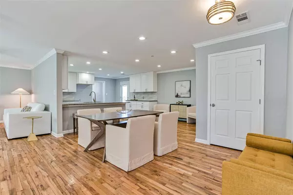 813 E Worth Street, Grapevine, TX 76051