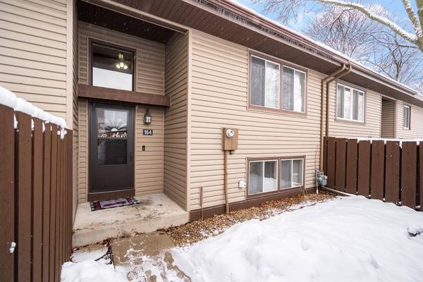 164 River Woods LN, Burnsville, MN 55337