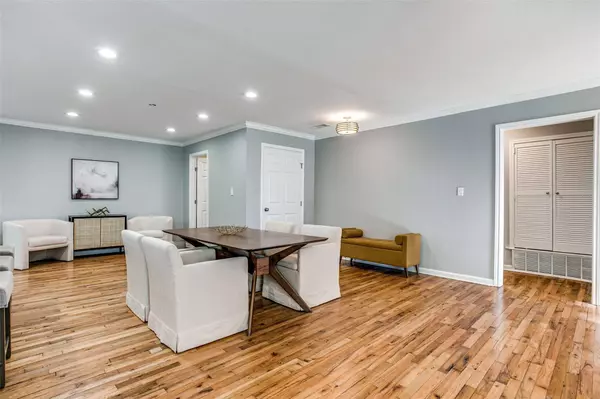 813 E Worth Street, Grapevine, TX 76051