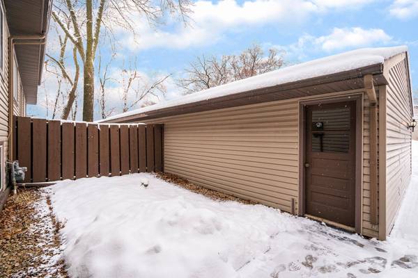 164 River Woods LN, Burnsville, MN 55337