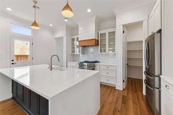 240 BELLEVILLE ST, New Orleans, LA 70114