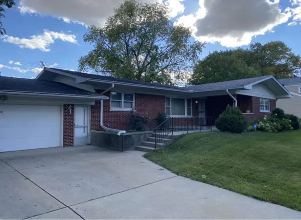 104 Red Bud DR, Joliet, IL 60433